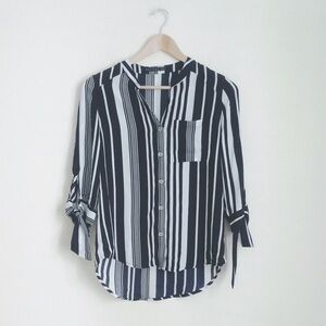 SmilingBear Black and White Vertical Stripe Button-Front Blouse